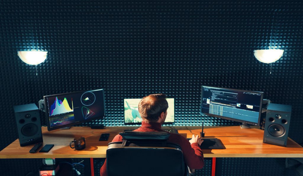 What Are The Roles And Responsibilities Of A Film Editor? - AAFT