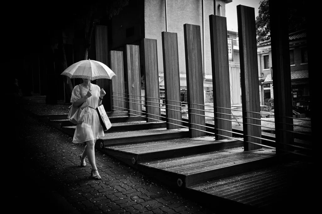Street Photography 101: Gear, Settings & Legal Tips You Need to Know 2 Street Photography